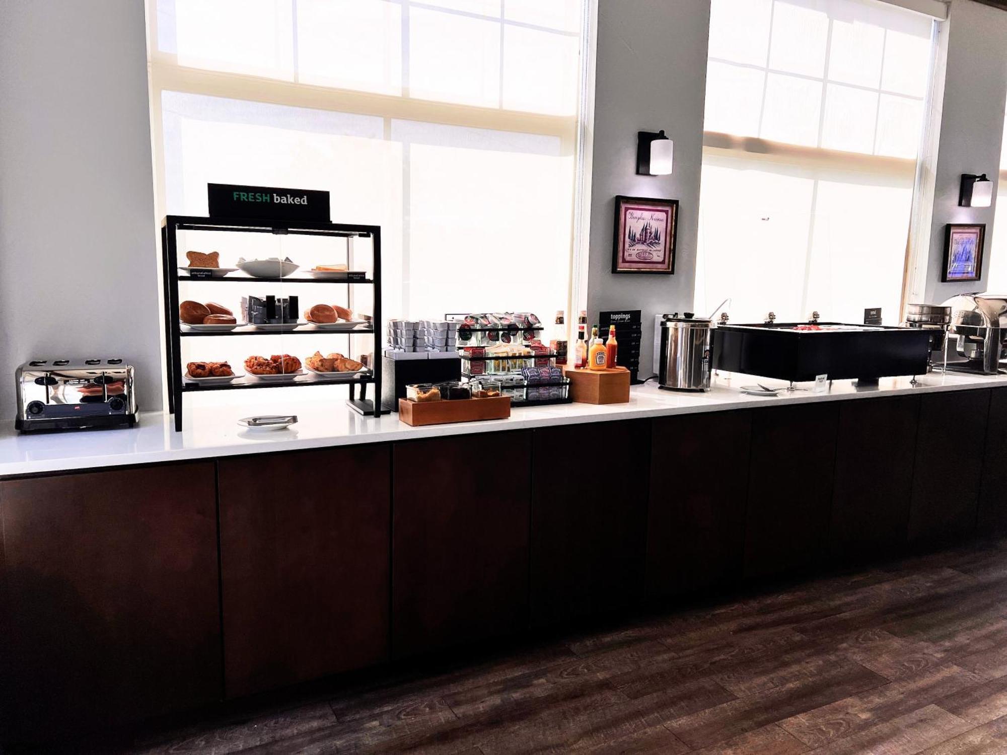 Holiday Inn Hotel & Suites Madison West - Middleton By Ihg Eksteriør billede